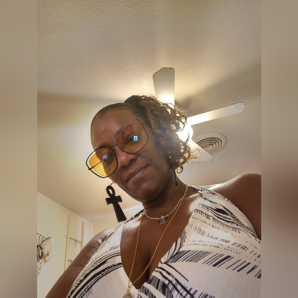 Meet your Posher, Theresa - Picture 4 of 16